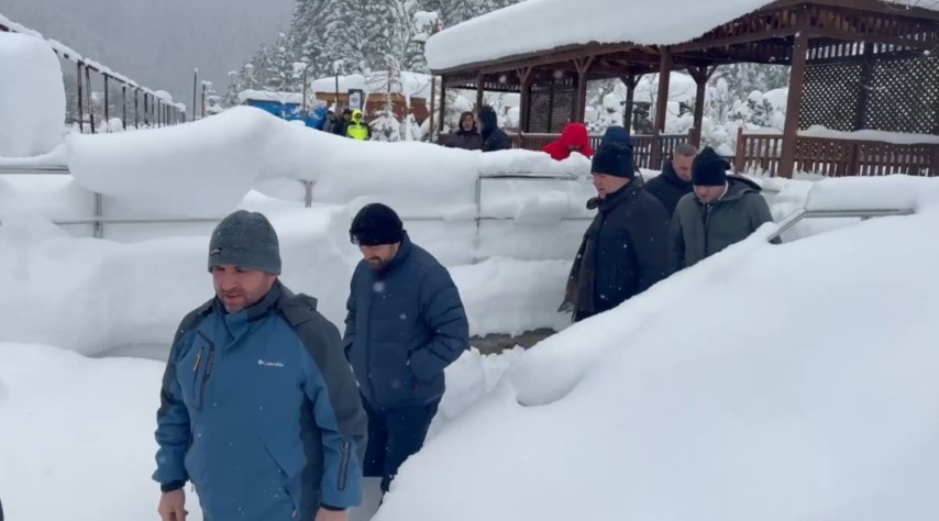 Uzung&ouml;l&rsquo;de kar kalınlığı 1 metreyi aştı