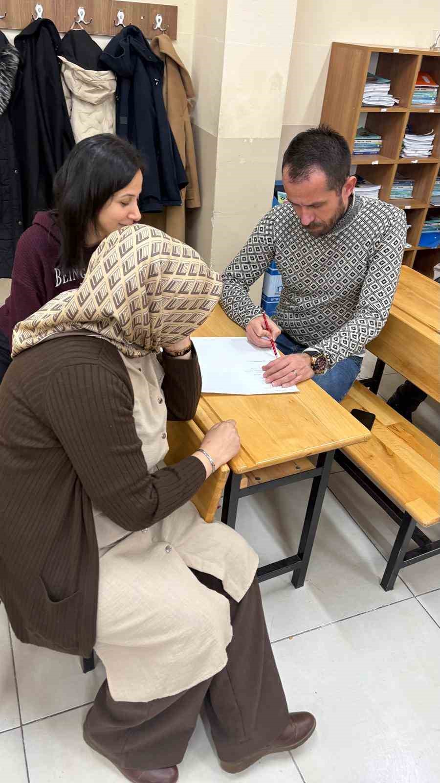 Sıralara bu sefer veliler oturdu
