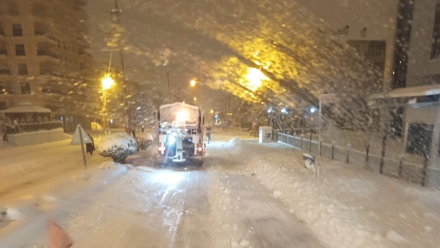 Van&rsquo;da kardan dolayı kapanan 287 yoldan 89&rsquo;u a&ccedil;ıldı
