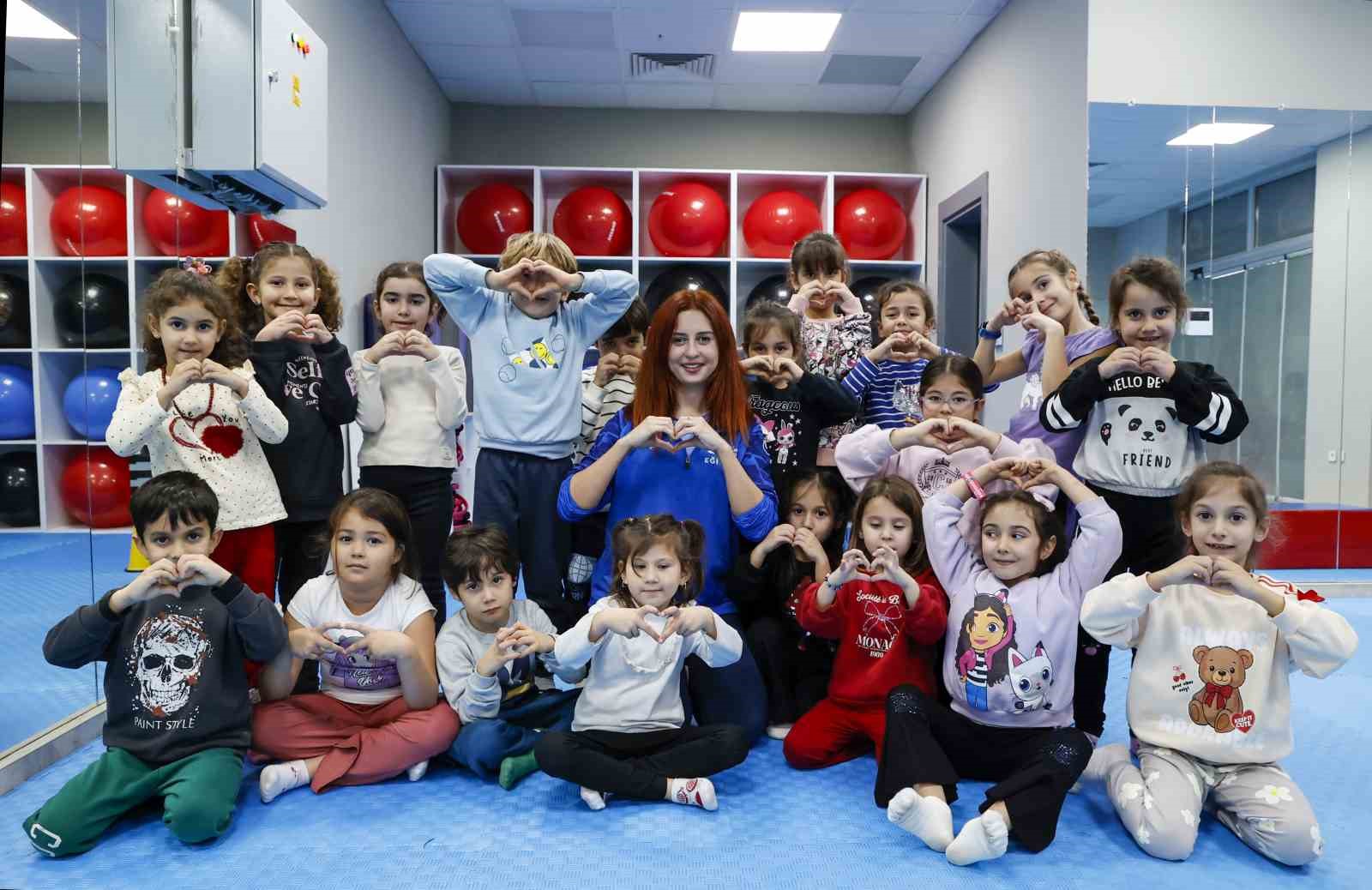 Kaş Ova Spor Salonu Kaşlı çocukların ortak buluşma noktası oldu