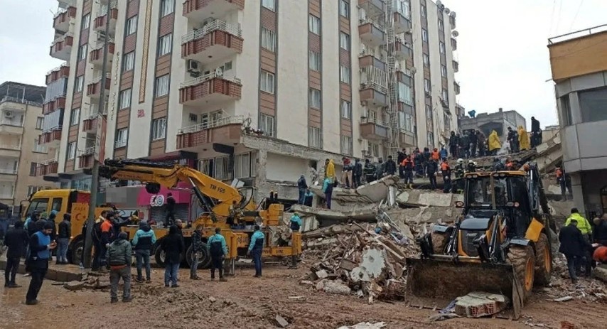 51 kişiye mezar olan binanın yıkılmasına Tofaş Fiat bayisinin kolon kesmesi sebep oldu