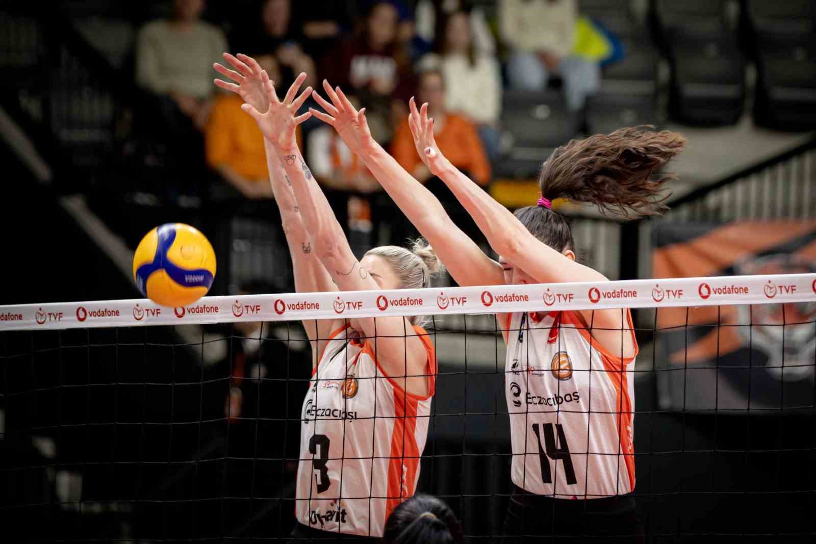 Eczacıbaşı Dynavit’ten 3-0’lık net galibiyet