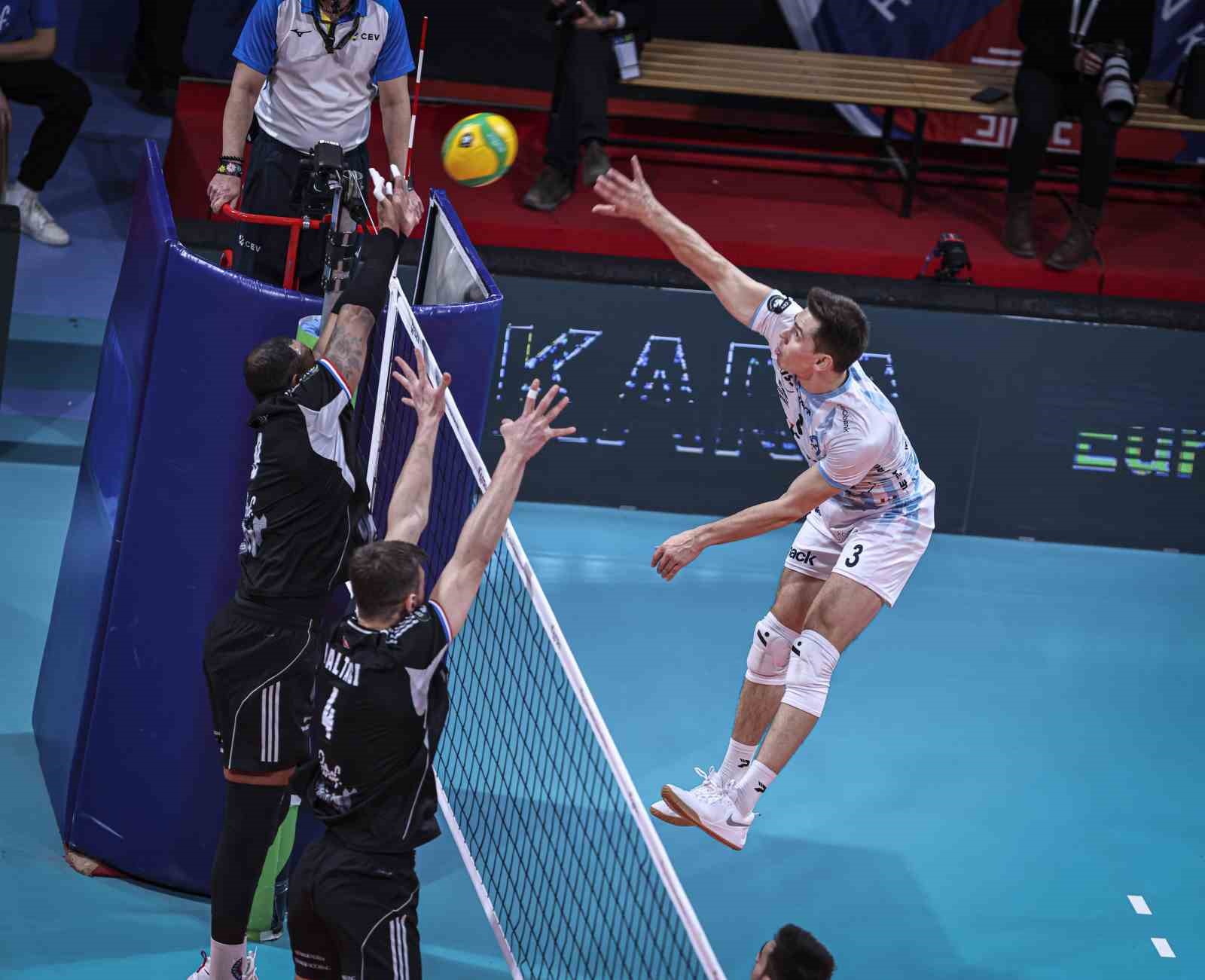 CEV Şampiyonlar Ligi: Halkbank: 2 - Knack Roeselare: 3