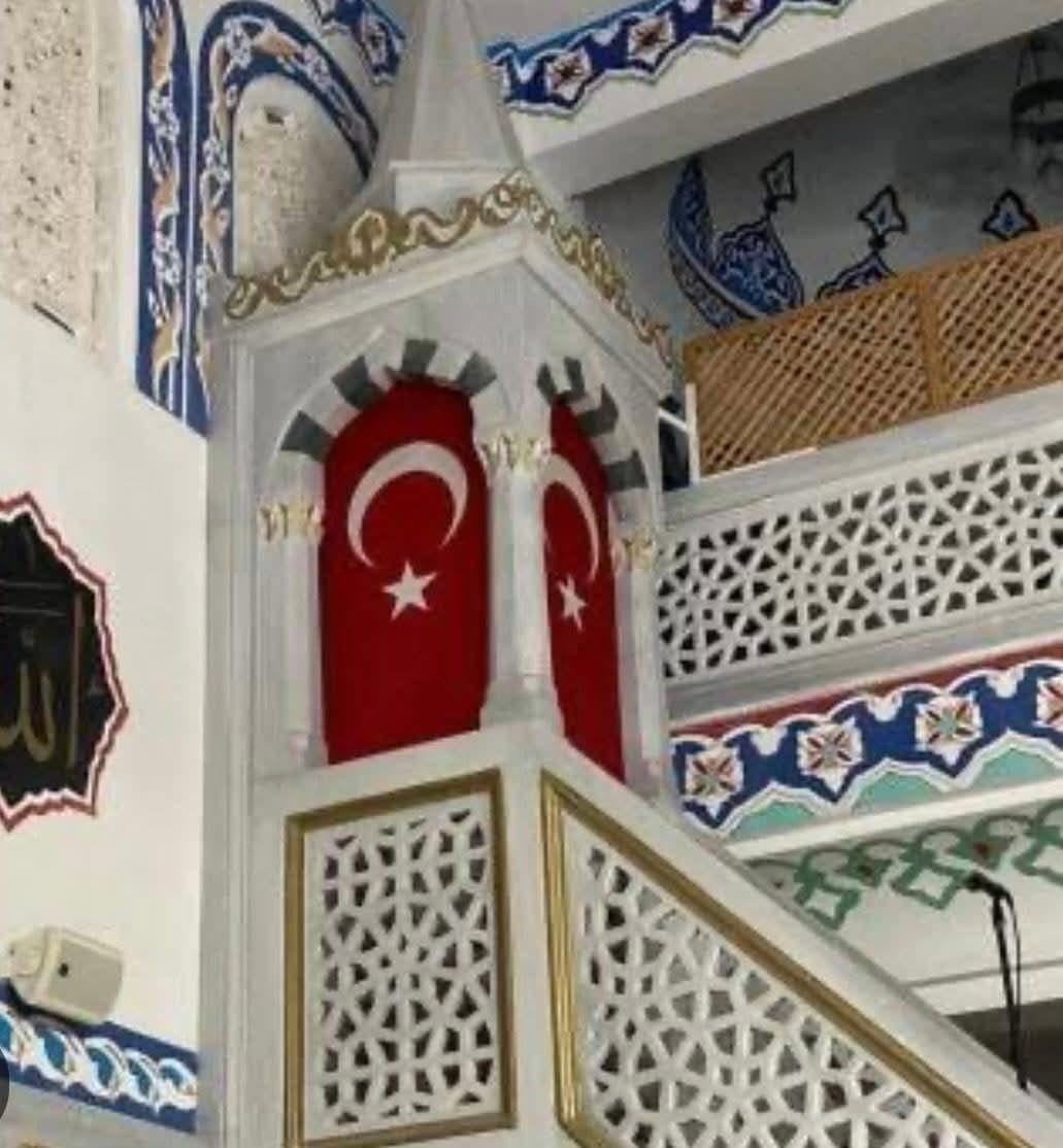 Cuma hutbesinde &rsquo;Minberler bayrakla s&uuml;slensin&rsquo; teklifi
