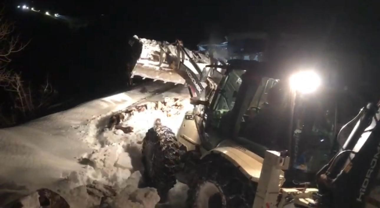 Yakacakları kalmayan k&ouml;yl&uuml;lerin imdadına kaymakamlık yetişti
