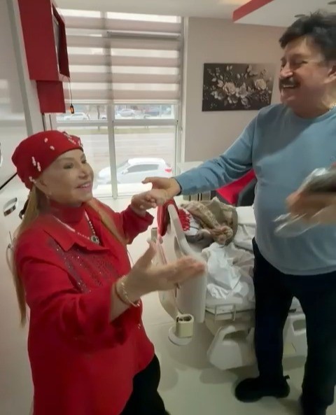 İki efsane yıllar sonra karşılaştı, o anları t&uuml;rk&uuml; s&ouml;yleyerek ta&ccedil;landırdı
