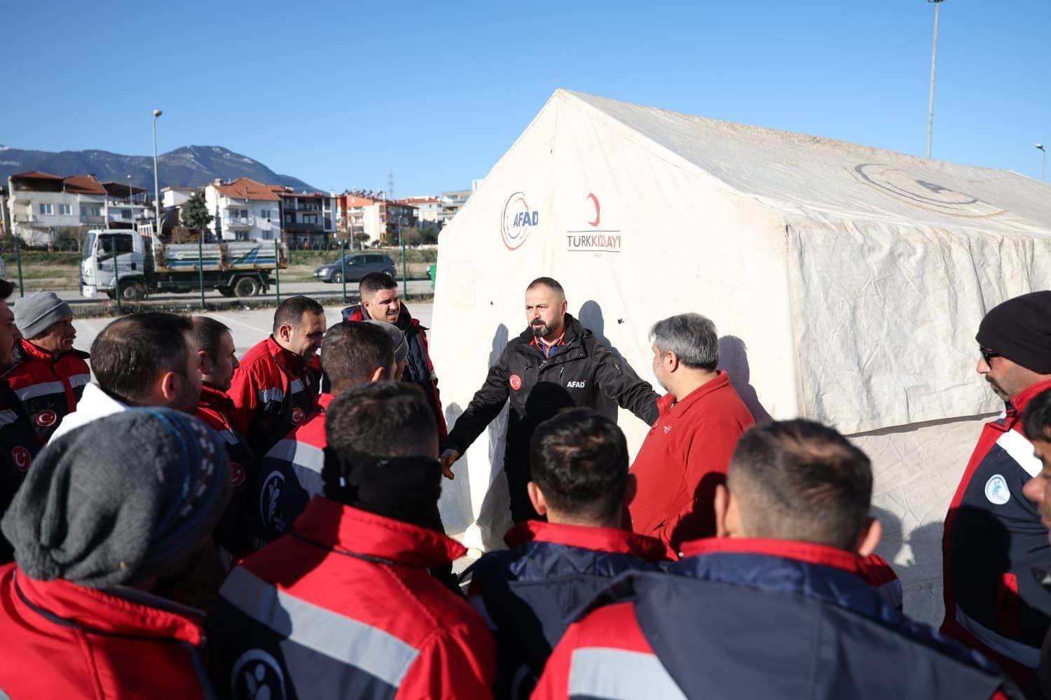 Merkezefendi Belediyesi personeline afet farkındalık ve &ccedil;adır kurma eğitimi verildi
