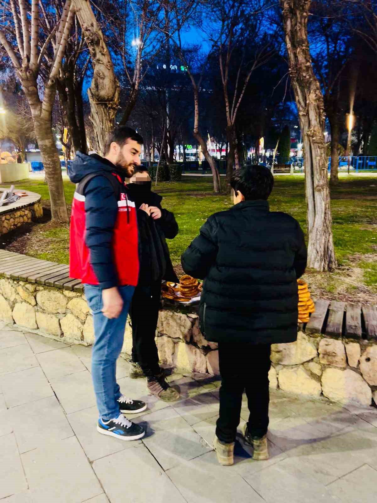 Batman&rsquo;da &ccedil;ocukların g&uuml;veni i&ccedil;in gece mesaisi
