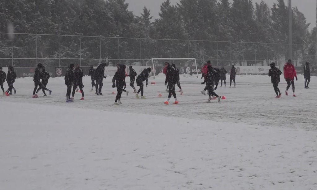 Burak Yılmaz: "Galatasaray ma&ccedil;ının g&uuml;zelliği ve &ouml;z g&uuml;veni bizim i&ccedil;in &ouml;nemli"
