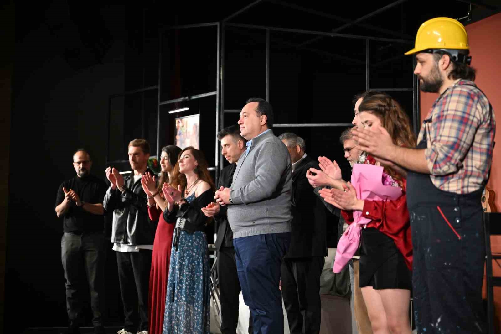 &lsquo;Şiddetli ge&ccedil;imsizlik&rsquo; d&uuml;nya pr&ouml;miyerini Manisa&rsquo;da yaptı
