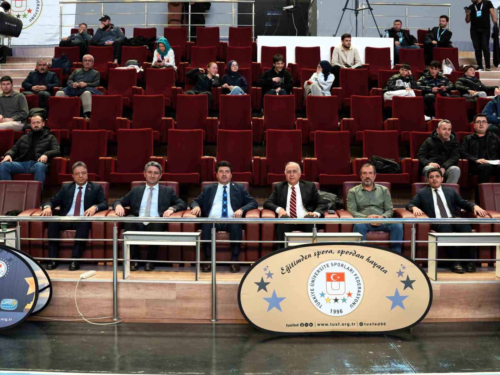 &Uuml;niversitelerarası Wushu T&uuml;rkiye Şampiyonası Sakarya&rsquo;da başladı
