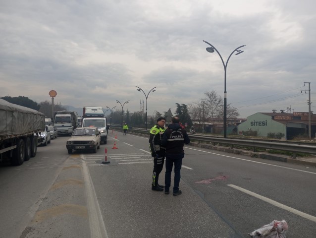 Kamyonun &ccedil;arptığı 77 yaşındaki yaya hayatını kaybetti