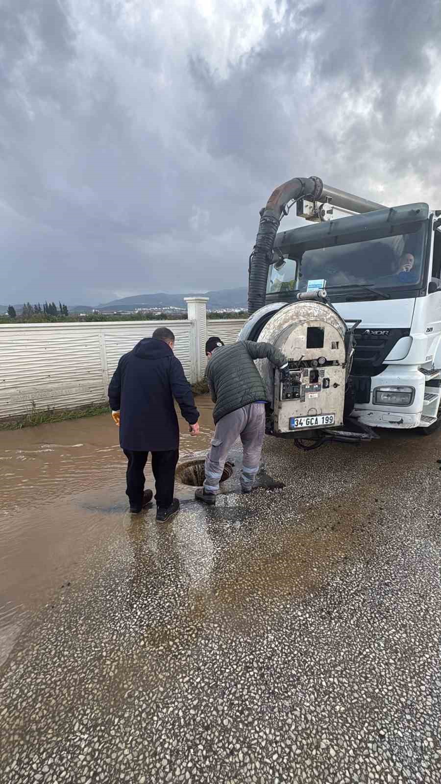 Aydın&rsquo;da kuvvetli yağışlara b&uuml;y&uuml;kşehir ve ASKİ&rsquo;den anında m&uuml;dahale
