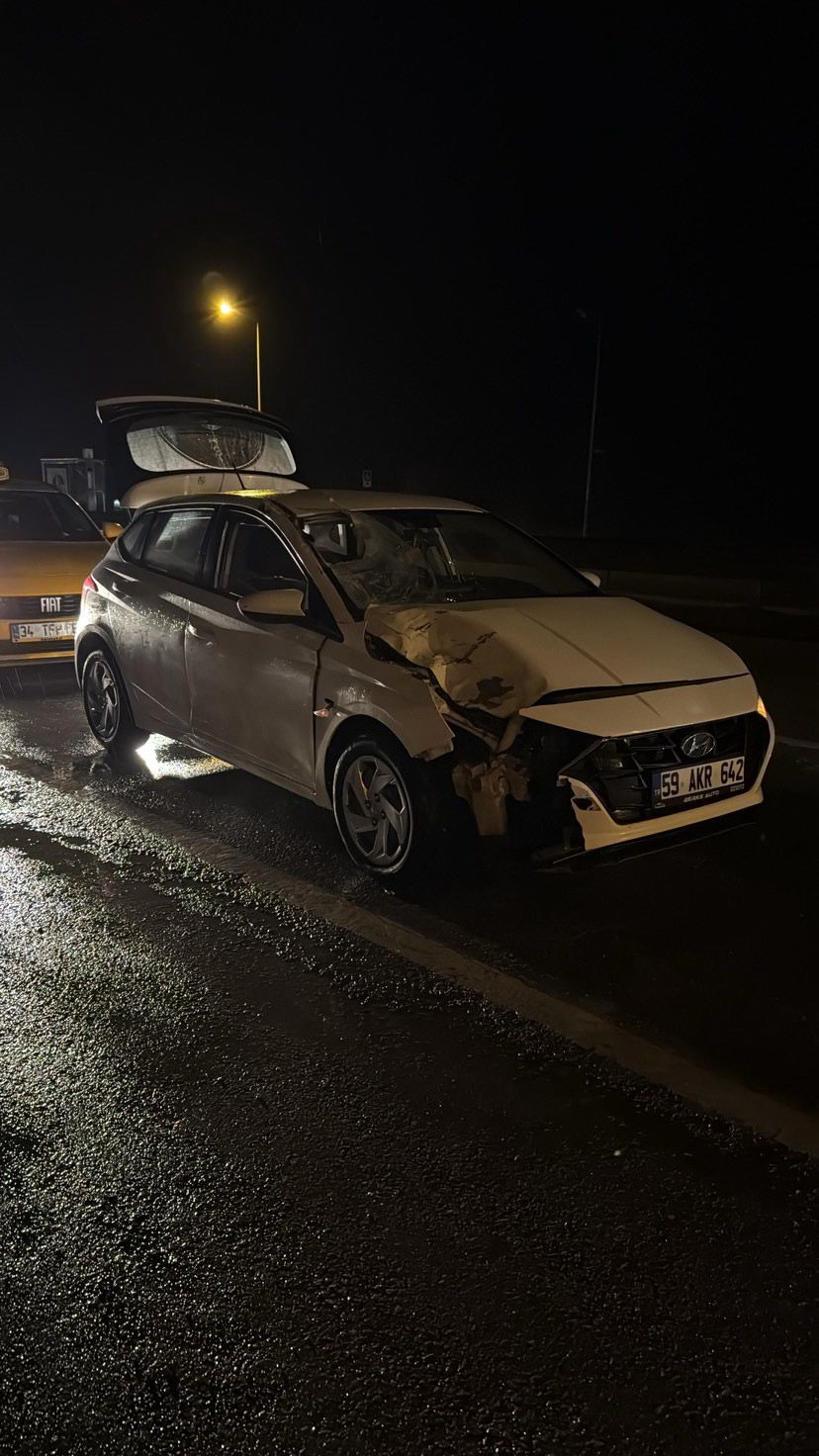 B&uuml;y&uuml;k&ccedil;ekmece&rsquo;de feci kaza: Otomobilin &ccedil;arptığı adam hayatını kaybetti

