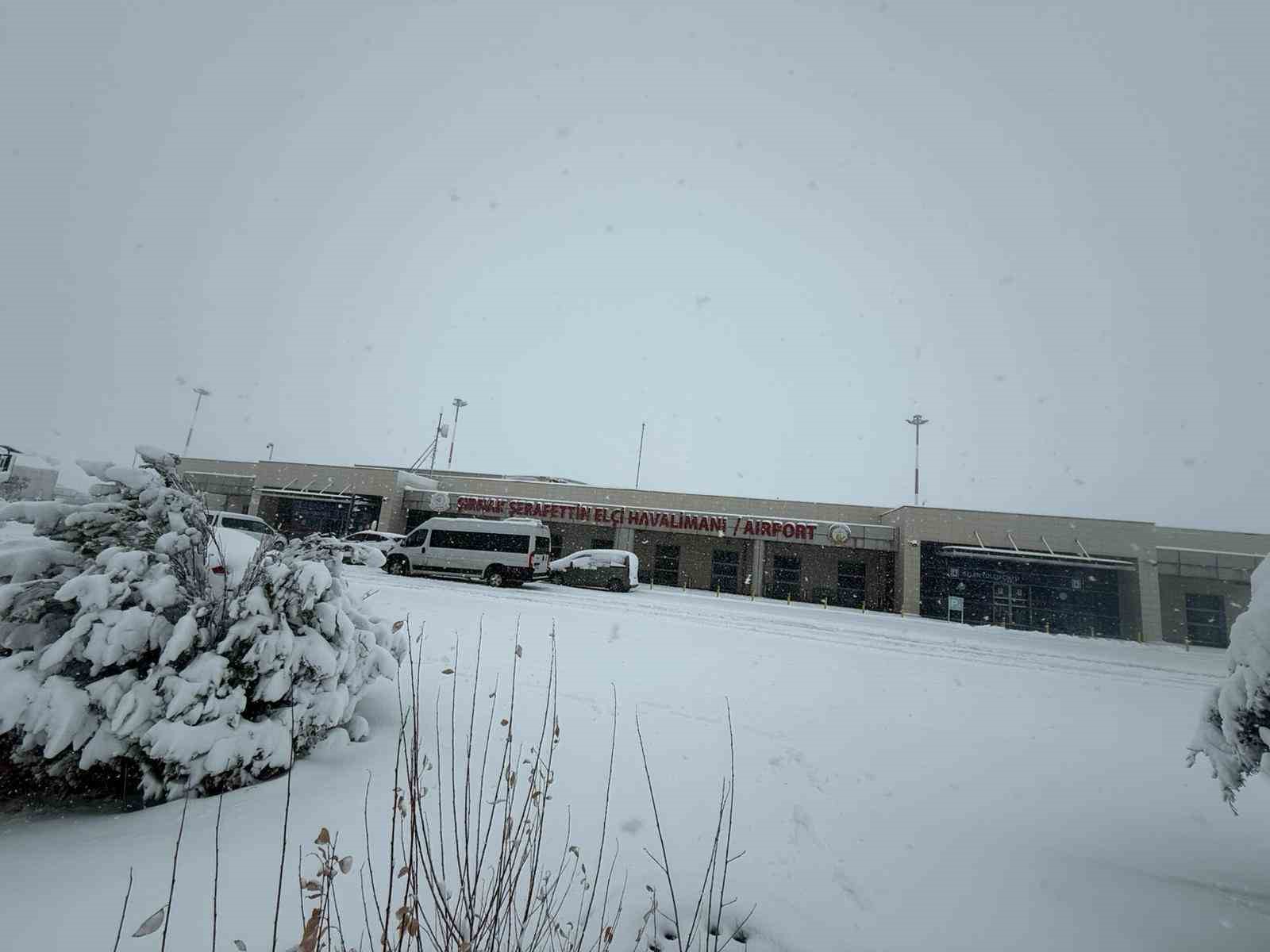 Şırnak&rsquo;ta u&ccedil;uşlara kar engeli
