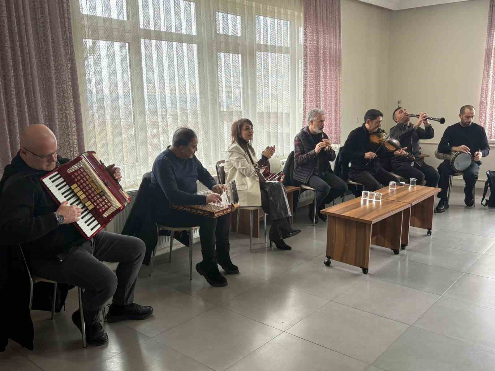 Huzurevi sakinlerine yönelik anlamlı konser