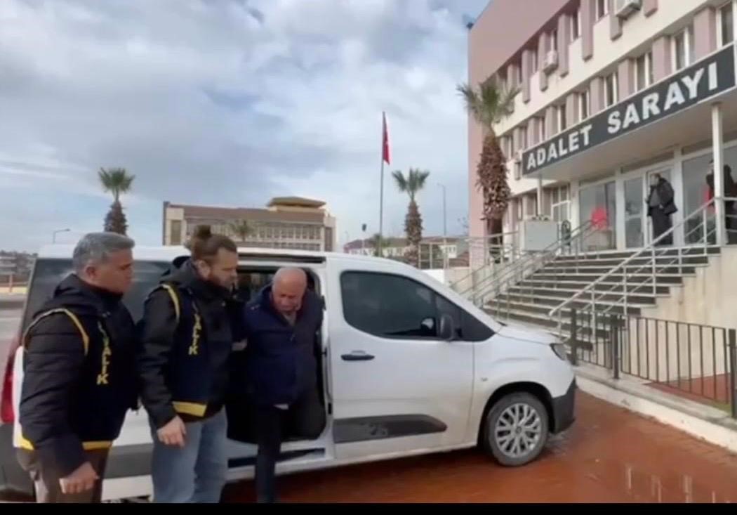 Ayvalık&rsquo;ta kendisini Emniyet M&uuml;d&uuml;r&uuml; olarak tanıtan şahsa operasyon
