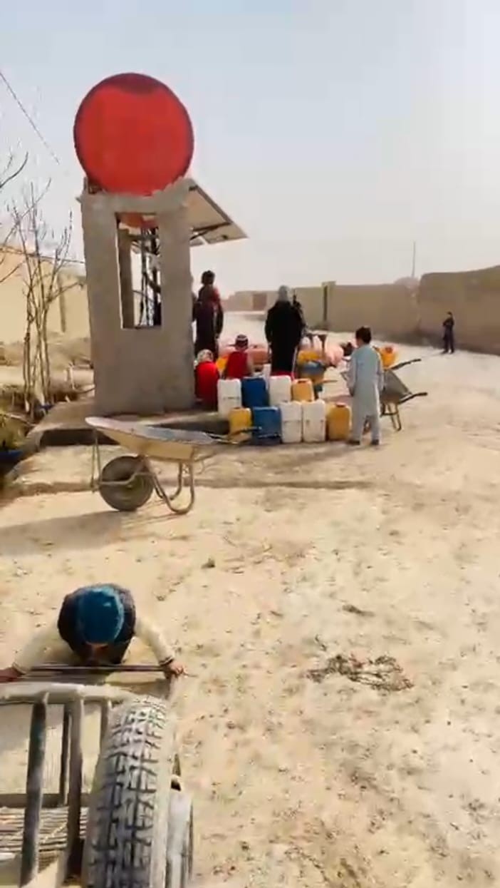 Bursalı hayırsever hanımlar Afganistan&rsquo;da su kuyusu a&ccedil;tı
