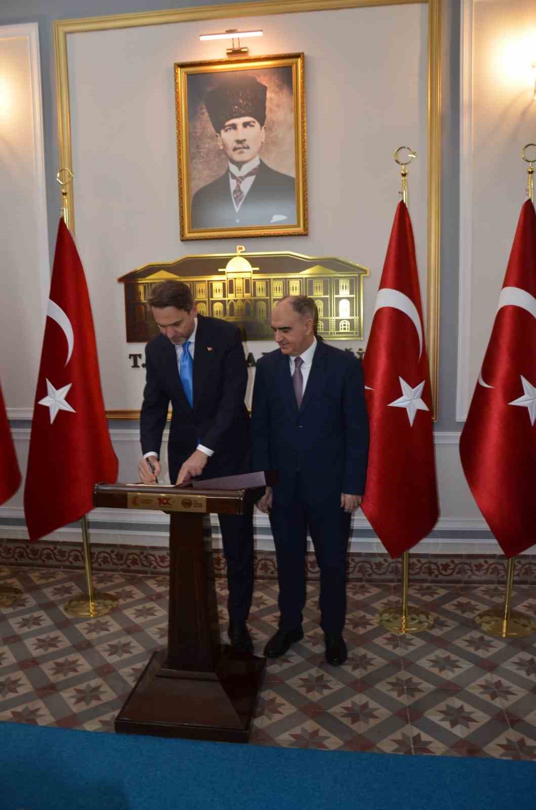 Enerji ve Tabii Kaynaklar Bakanı Bayraktar Manisa’da