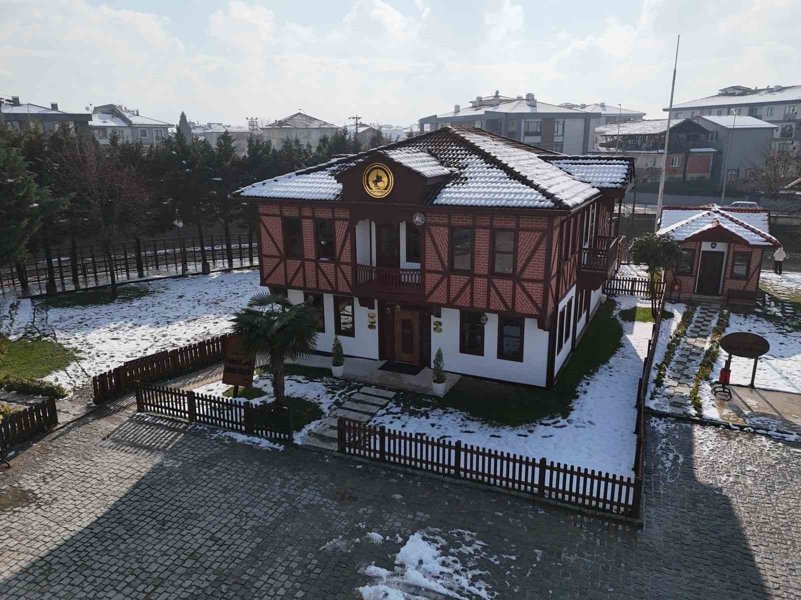 &Ouml;ğrencilerin yeni mekanı Yahya Kemal Kitap k&ouml;şk&uuml; oldu
