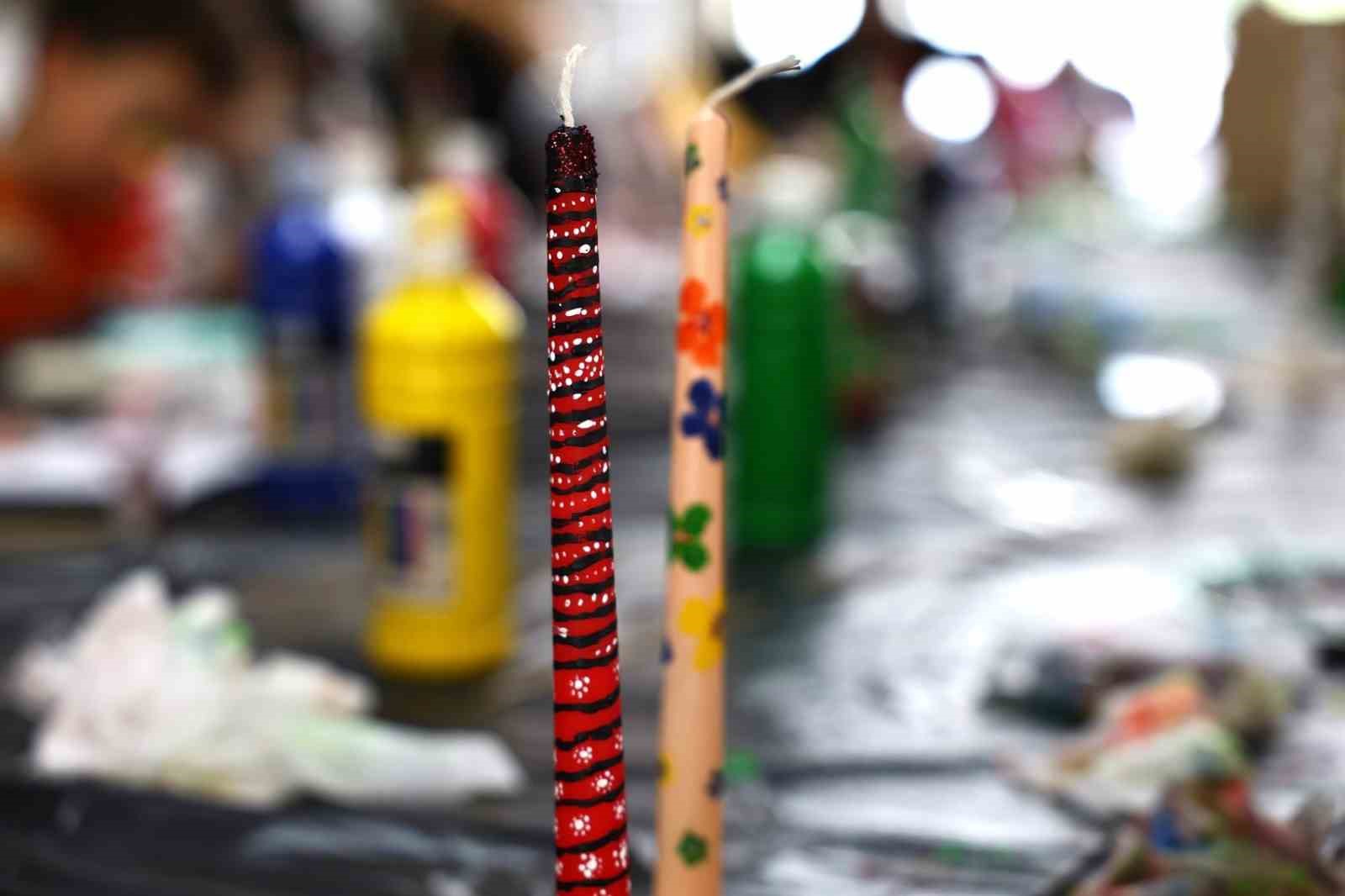 &Uuml;&ccedil; kuşak mum boyama at&ouml;lyesinde buluştu
