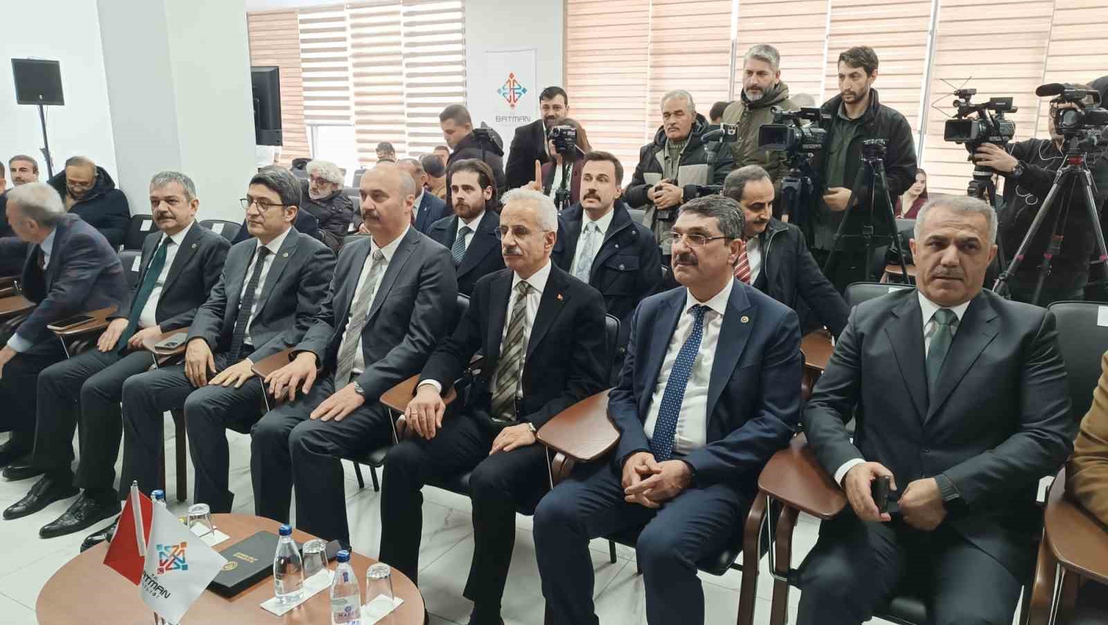 Ulaştırma ve Altyapı Bakanı Uraloğlu: "Terörü bitirmek üzere çok önemli bir sürecin kritik bir aşamasındayız"