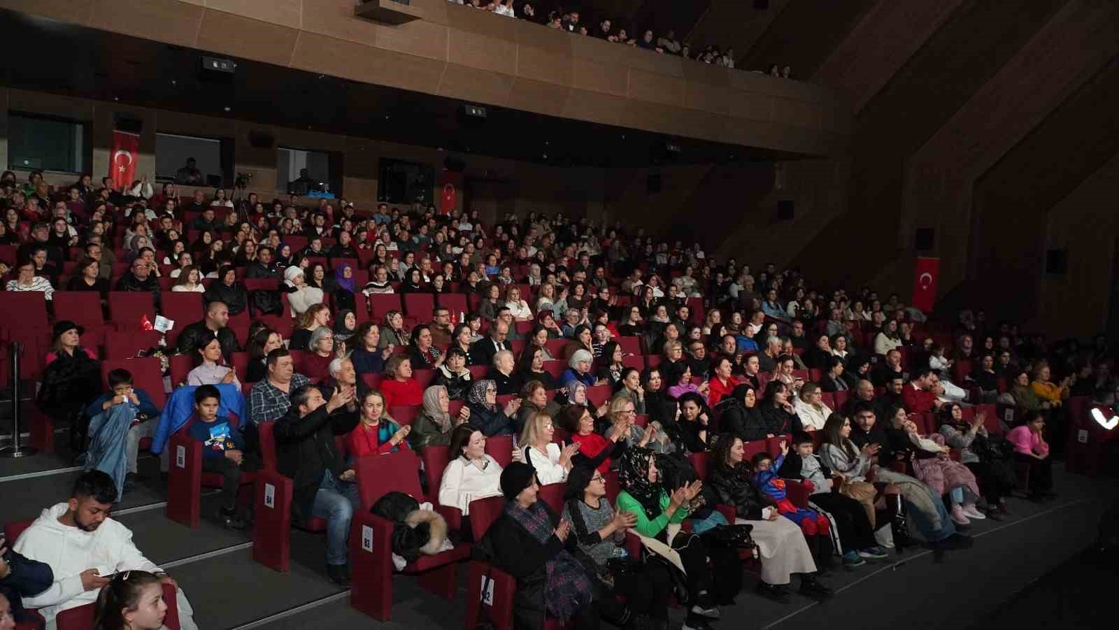 Başkan Akın öğrencileri unutmadı, yarıyıl etkinlikleri yüzleri güldürdü