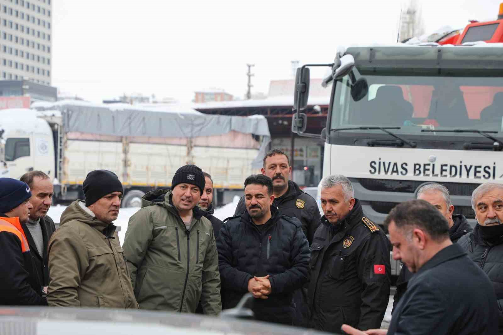 Kar k&uuml;tleleri sundurmaları &ccedil;&ouml;kertti, Başkan Uzun sahada inceleme yaptı
