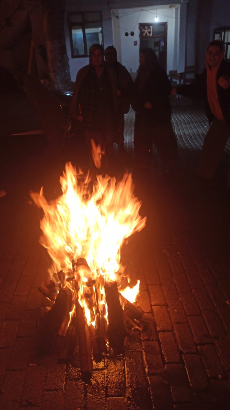 Merkez &uuml;ss&uuml; Işıklar Mahallesi&rsquo;nde deprem tedirginliği
