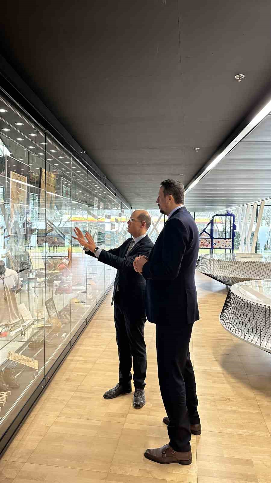 TBF Başkanı Türkoğlu’ndan FIBA Genel Sekreteri Zagklis’e ziyaret