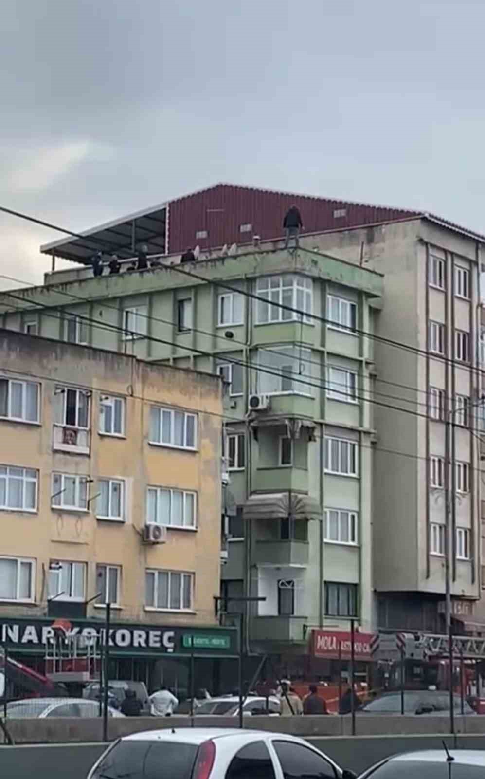 Eşiyle kavga edince barışmak i&ccedil;in intihara kalkıştı
