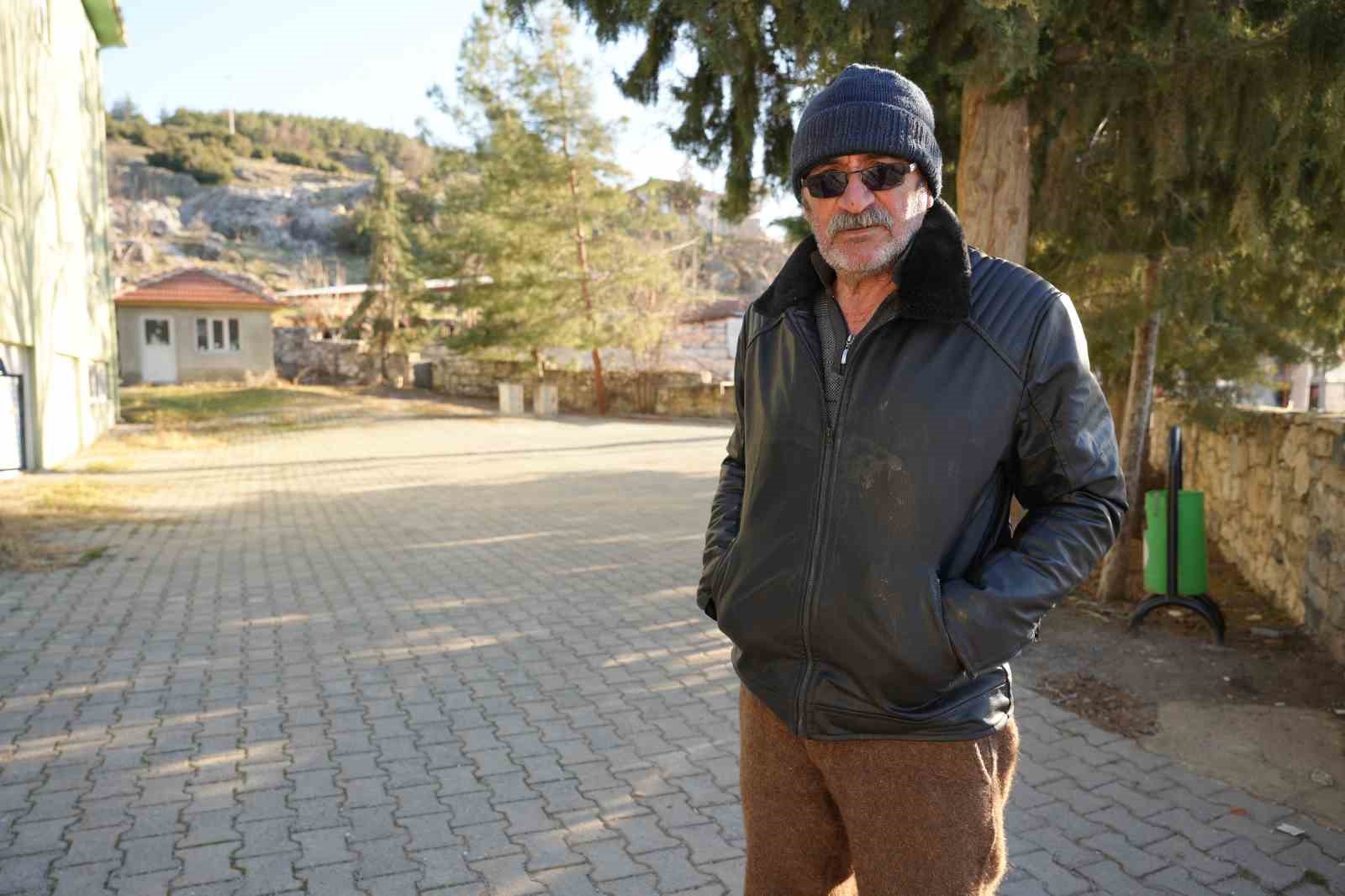 K&ouml;y&uuml;n tek camisinin bir kısmı ve avlusu icradan satılığa &ccedil;ıkarıldı
