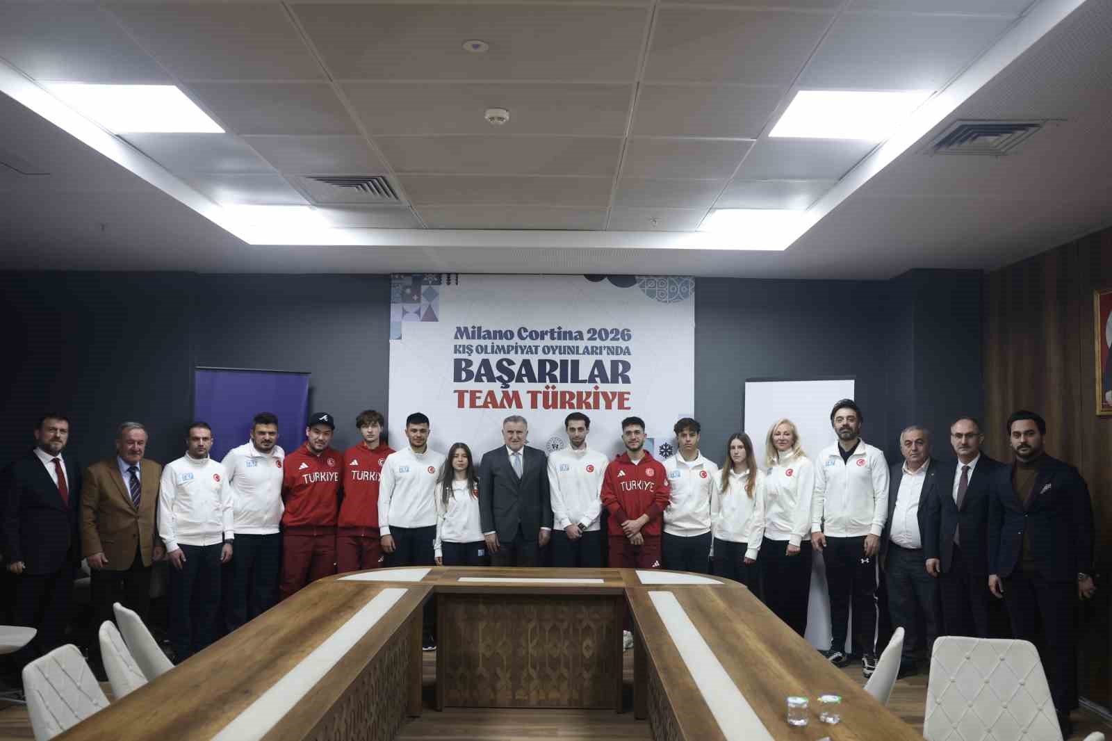Bakan Bak 2026 Kış Olimpiyatları&rsquo;na katılacak milli sporcuları kabul etti
