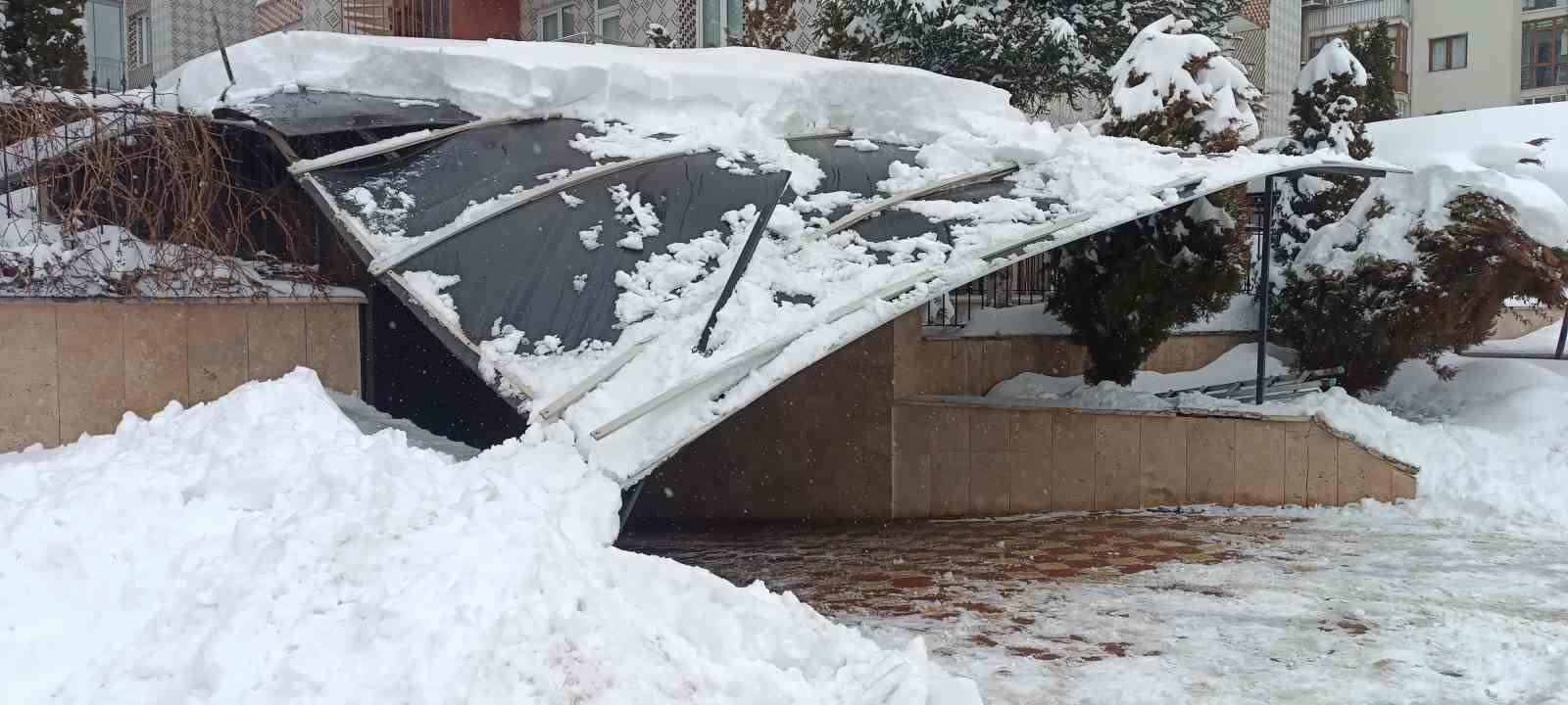 Son yılların en yoğun kar yağışı, hayatı olumsuz etkiledi
