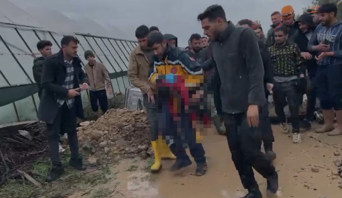 Oyun oynarken tahliye kanalına d&uuml;şen 3 yaşındaki Berra hayatını kaybetti