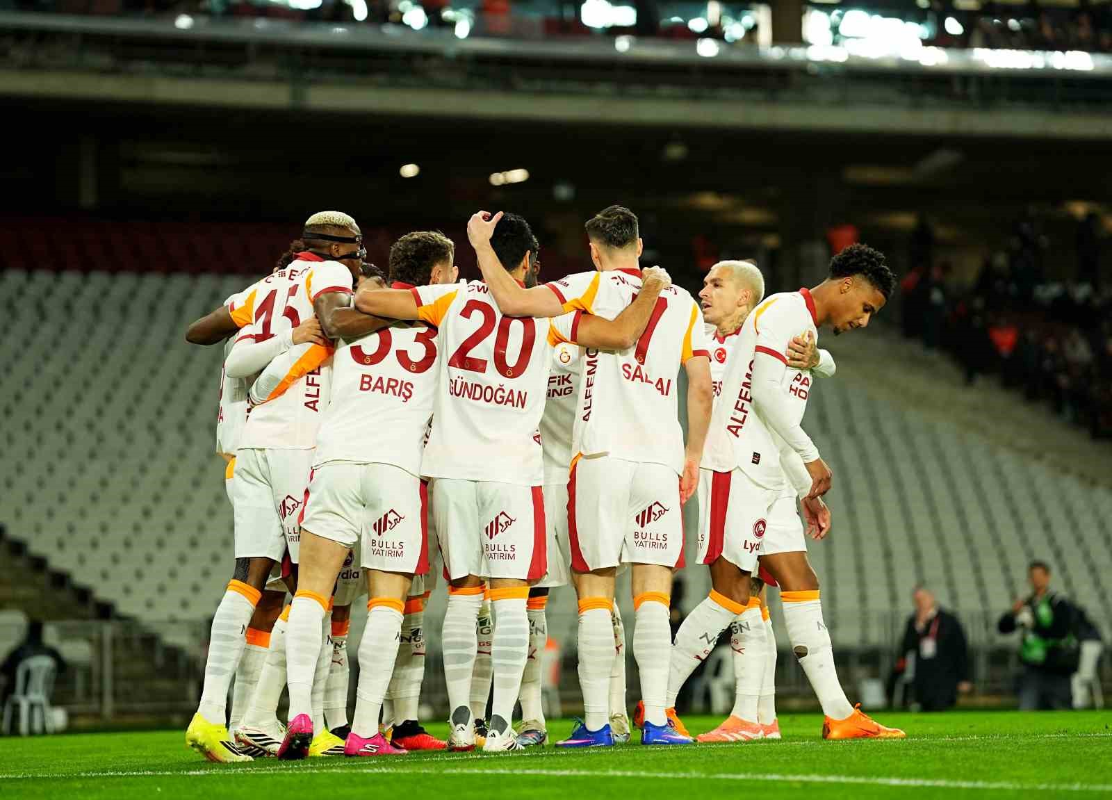 Trendyol S&uuml;per Lig: Fatih Karag&uuml;mr&uuml;k: 0 - Galatasaray: 1 (Ma&ccedil; devam ediyor)
