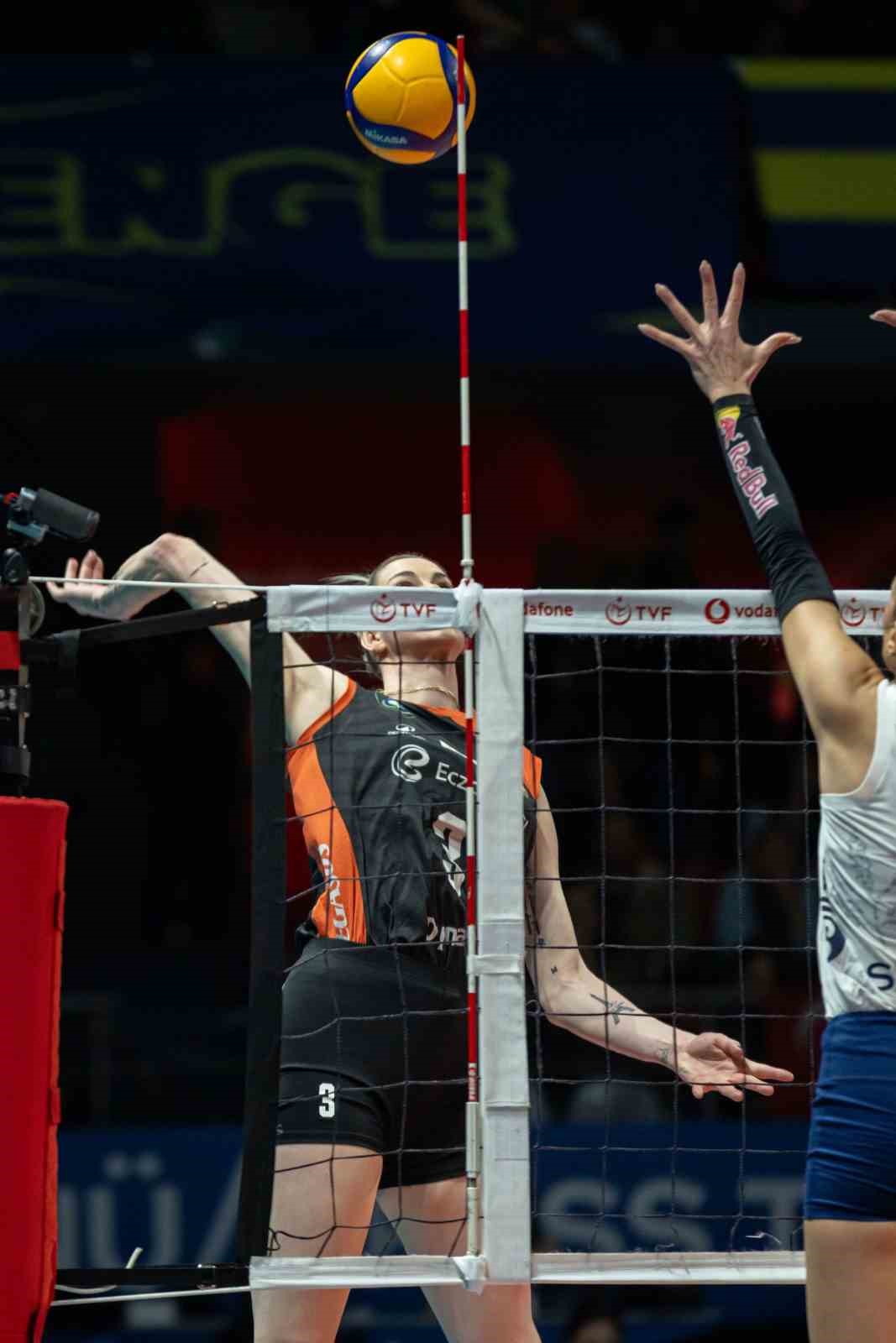 Sultanlar Ligi: Fenerbahçe Medicana: 3 - Eczacıbaşı Dynavit: 1