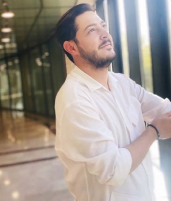 K&uuml;&ccedil;&uuml;k&ccedil;ekmece&rsquo;de &ccedil;atı katından d&uuml;şen adam hayatını kaybetti