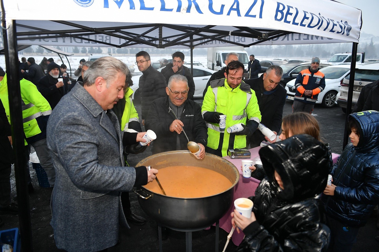 Başkan B&uuml;y&uuml;kkılı&ccedil;, sabah namazında vatandaşlarla buluştu

