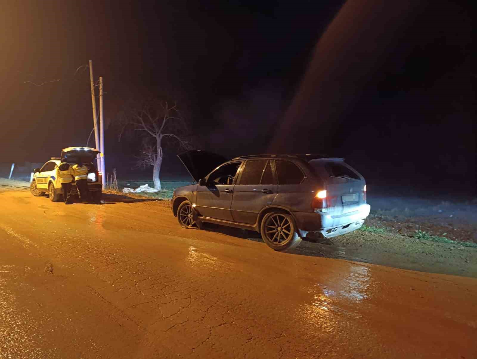 &rsquo;Dur&rsquo; ihtarına uymayan alkoll&uuml; s&uuml;r&uuml;c&uuml; kaza yapınca yakalandı

