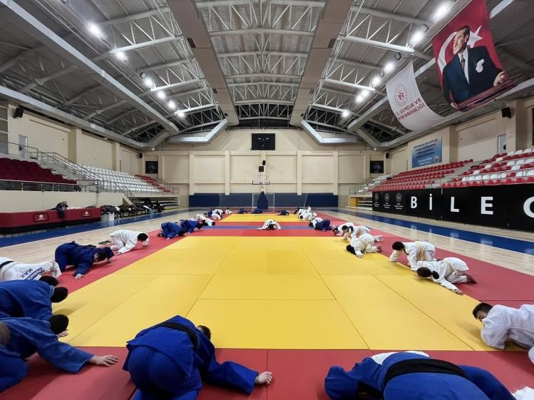 Bilecik&rsquo;te judo spor okullarıyla gen&ccedil;ler, geleceğe hazırlanıyor
