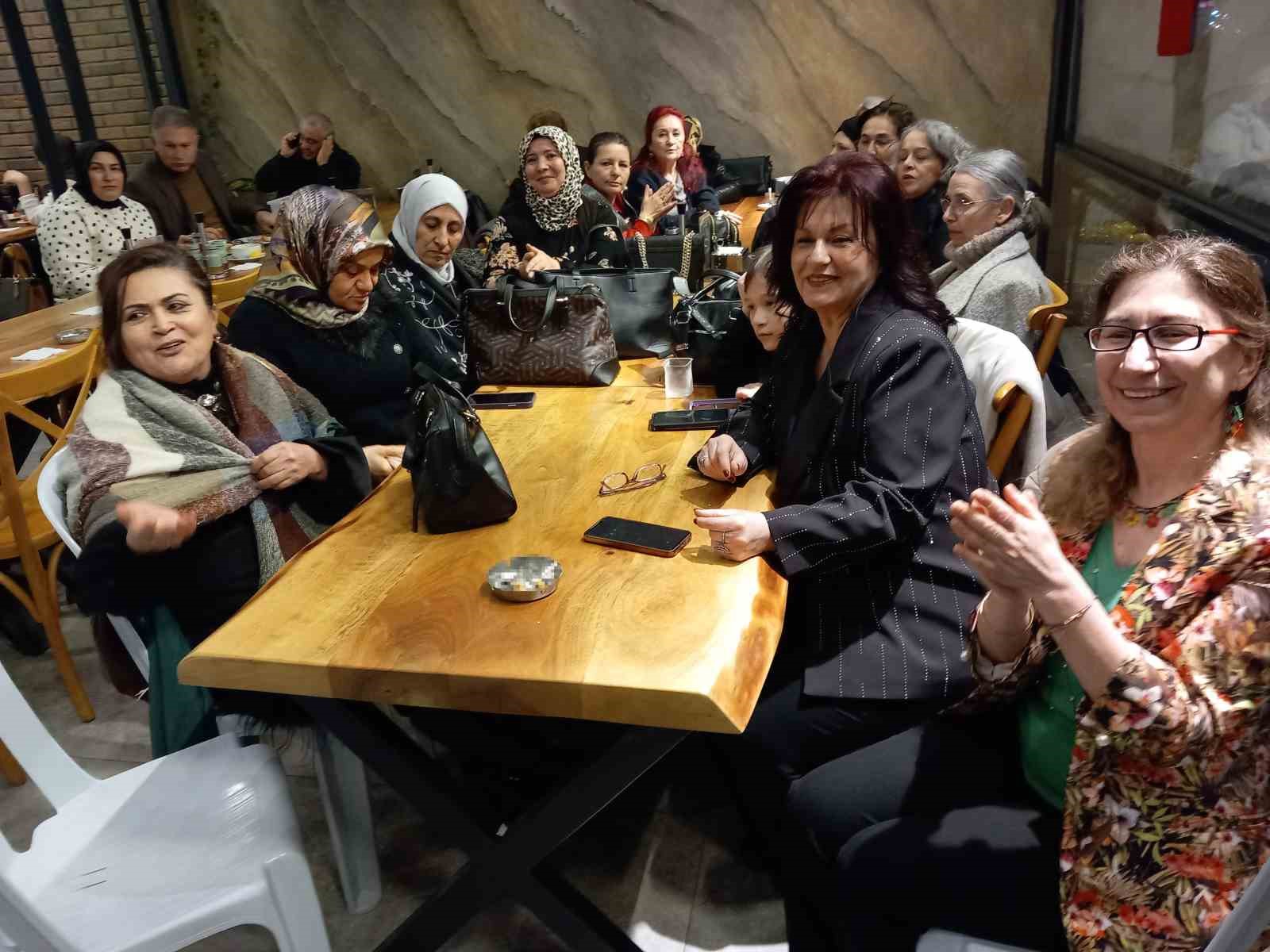 T&uuml;rk Halk M&uuml;ziği konserinde Emirdağ ve Eskişehir t&uuml;rk&uuml;leri seslendirildi
