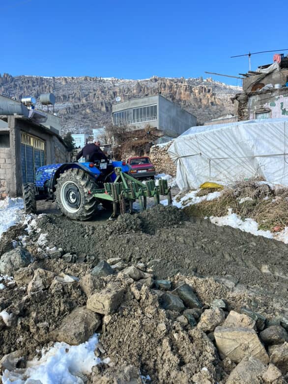K&ouml;yl&uuml;ler el ele verdi, yarım bırakılan yolu birlikte yaptı
