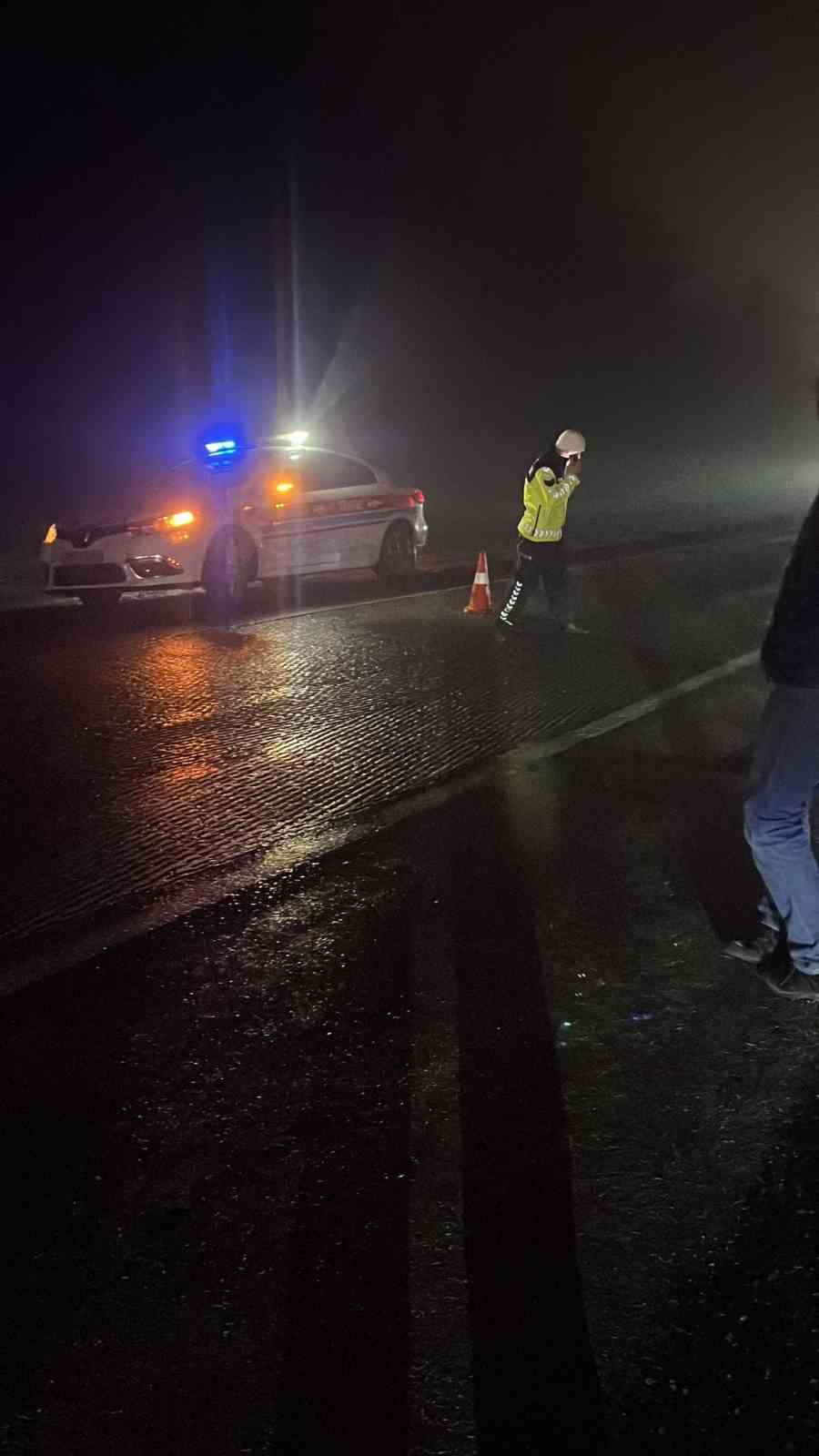 Burdur&rsquo;da l&uuml;ks otomobil alev alev yandı
