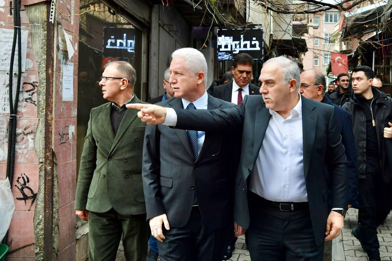 Vali Davut G&uuml;l başkanlığında Fatih&rsquo;te k&uuml;lt&uuml;rel mirasın korunması değerlendirme toplantısı d&uuml;zenlendi
