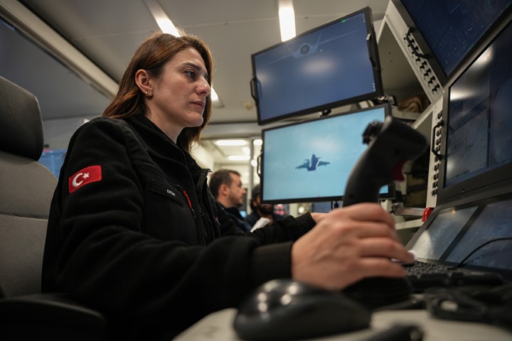 T&uuml;rkiye&rsquo;nin ilk insansız savaş u&ccedil;ağı KIZILELMA&rsquo;nın kadın pilotu