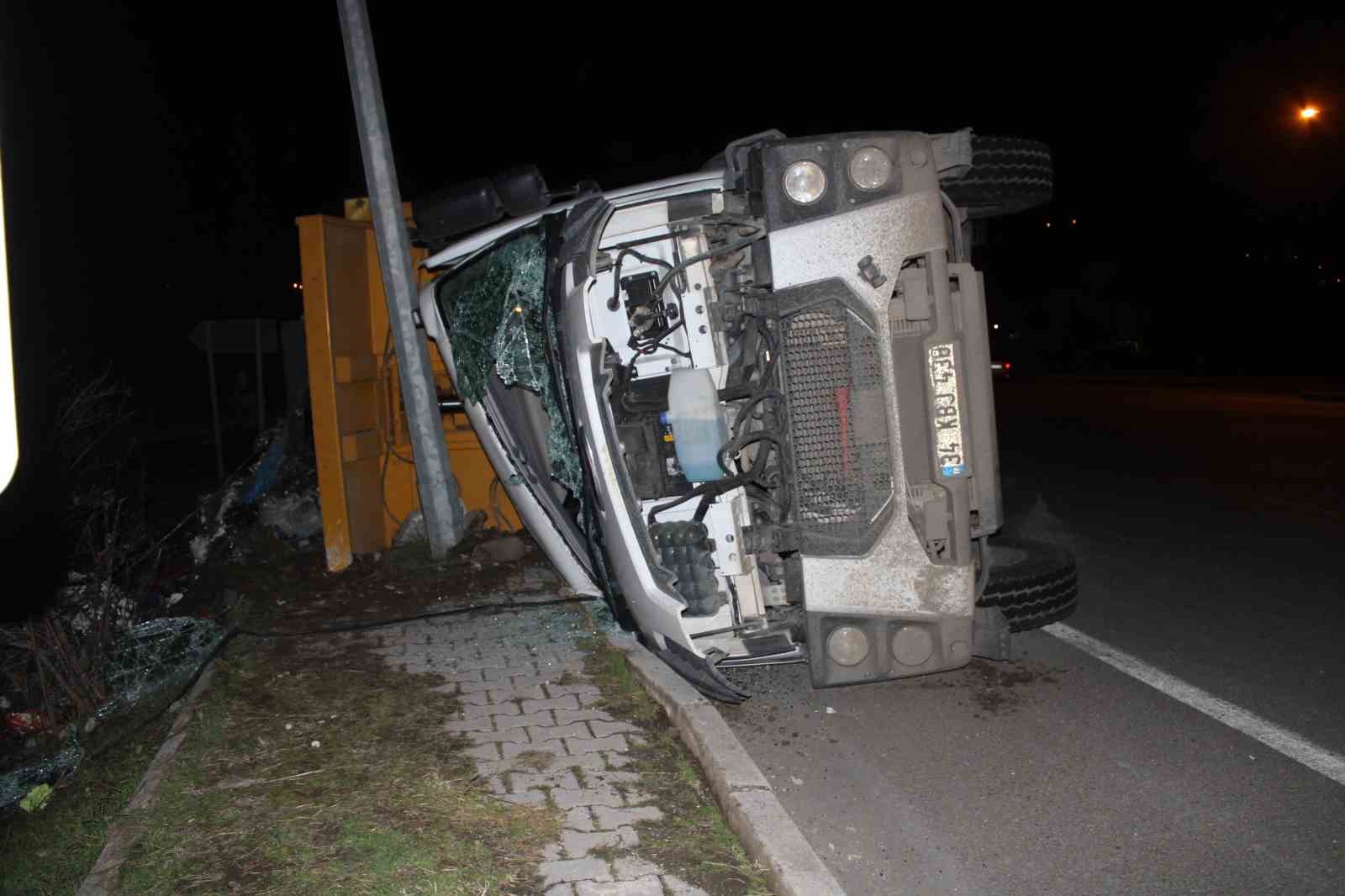Ordu&rsquo;da &ccedil;&ouml;p kamyonu devrildi: S&uuml;r&uuml;c&uuml; yaralandı
