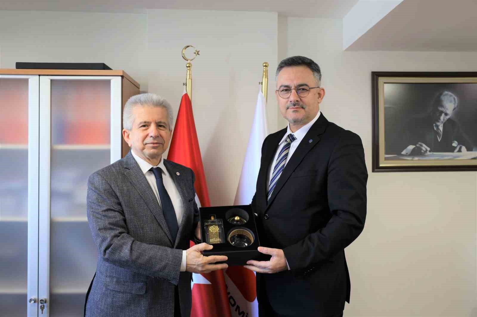 İzmir Ekonomi&rsquo;nin eğitim kalitesine &lsquo;akreditasyon&rsquo; tescili
