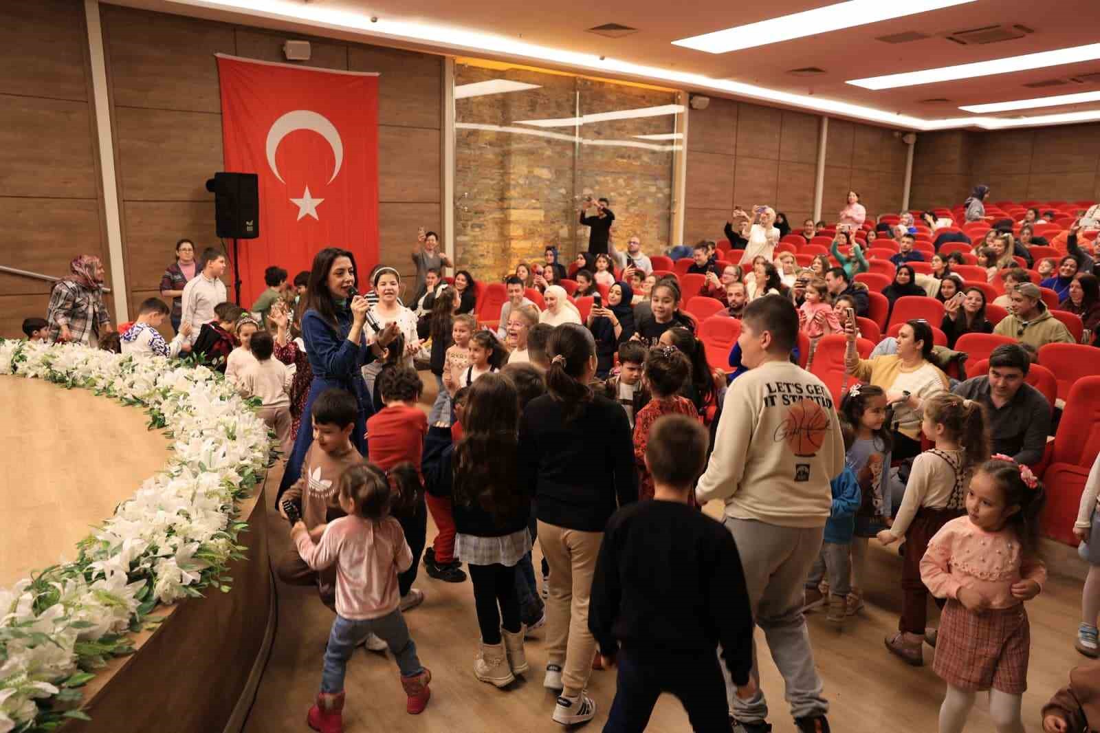 Efeler Belediyesi, &ccedil;ocukları tiyatroyla buluşturdu
