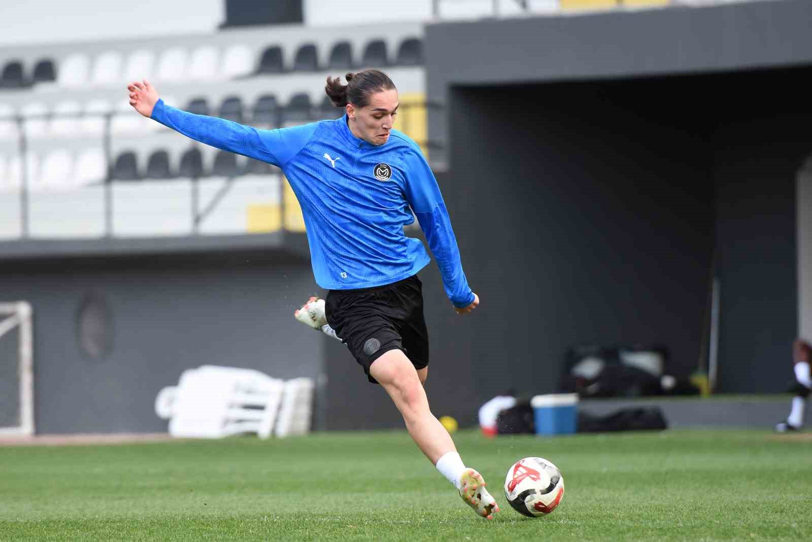 Manisa FK, g&uuml;n&uuml; yenileme &ccedil;alışmasıyla tamamladı
